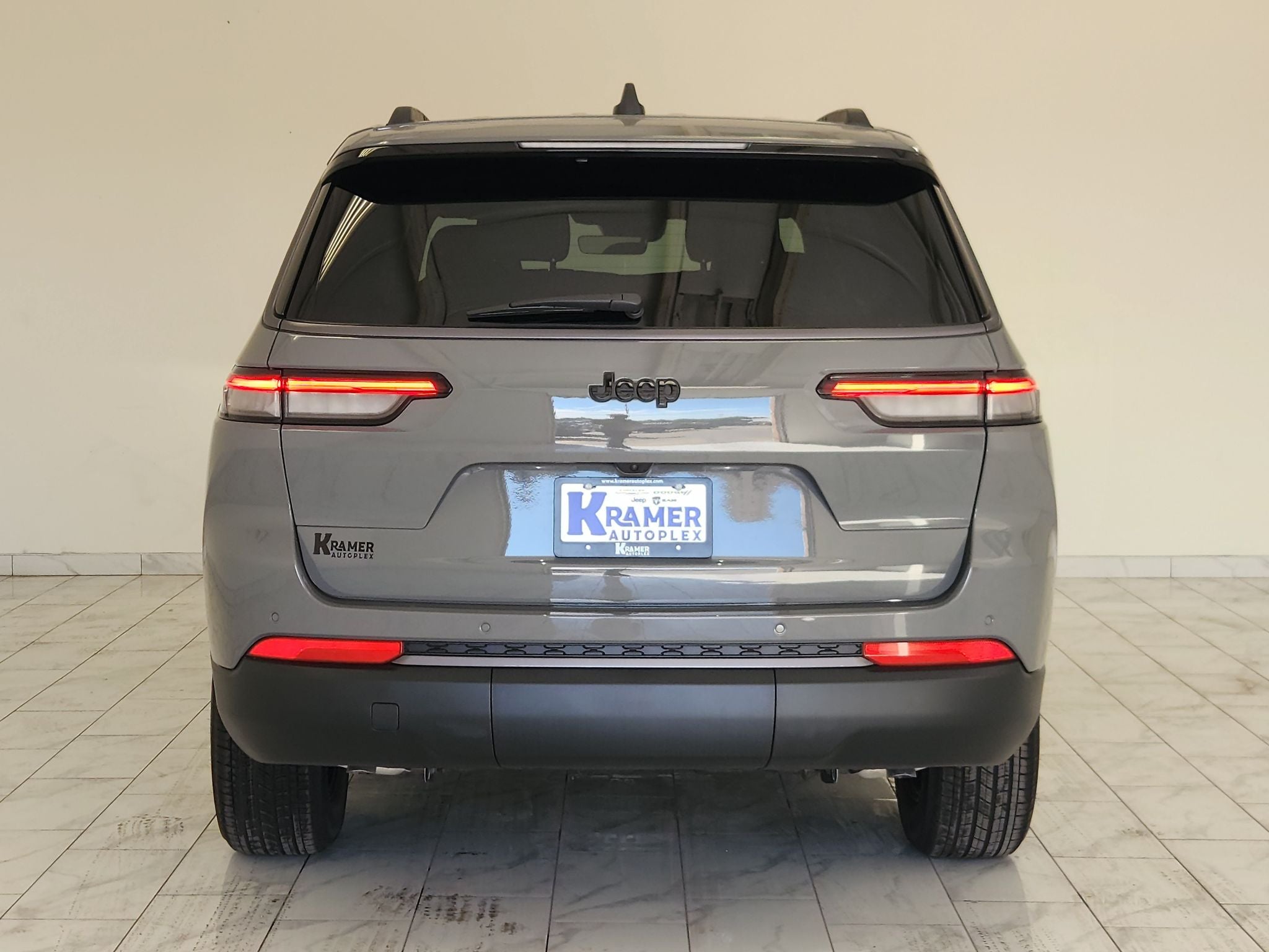 2027 Jeep Grand Cherokee Laredo Altitude