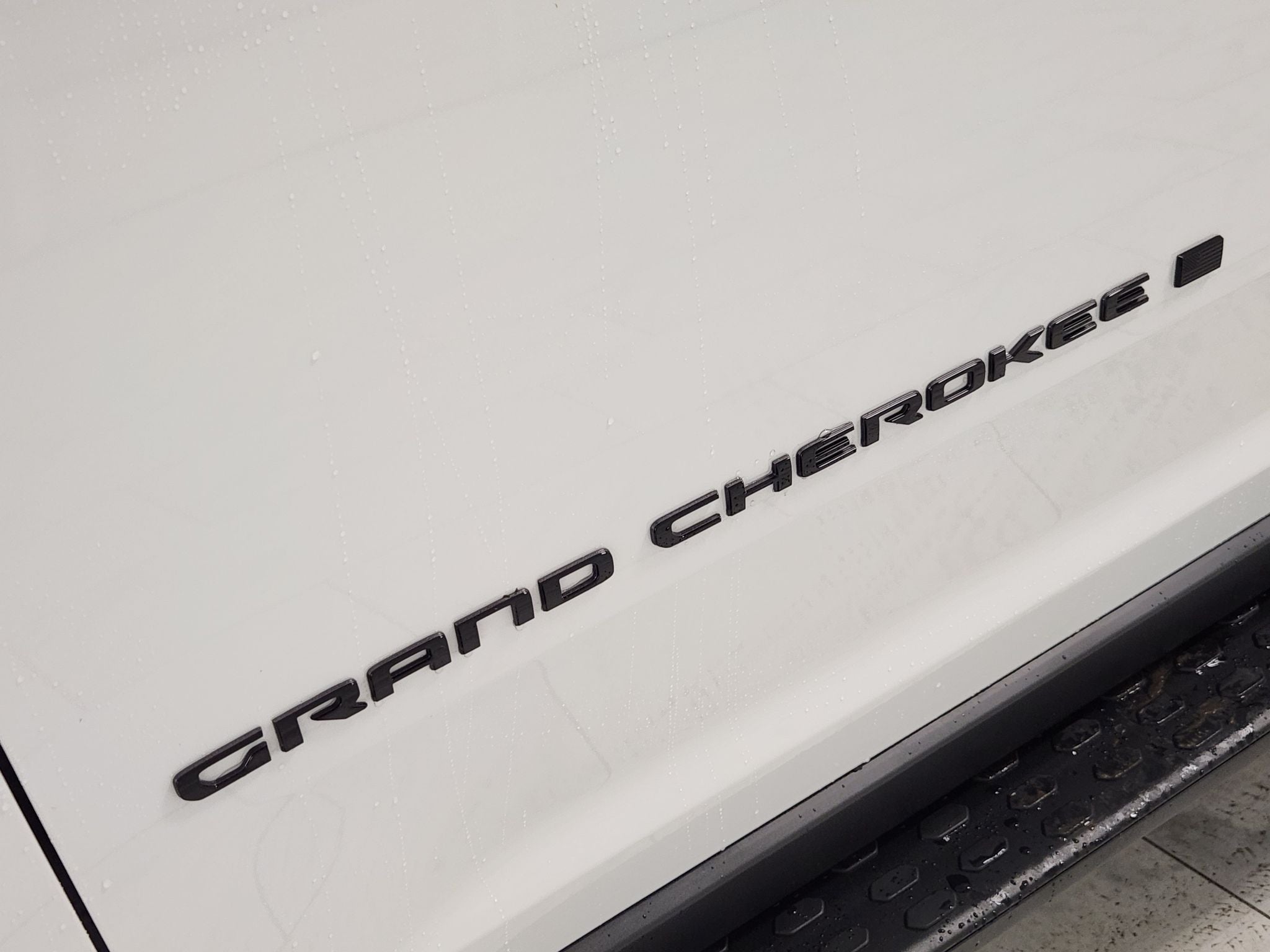 2027 Jeep Grand Cherokee Laredo Altitude