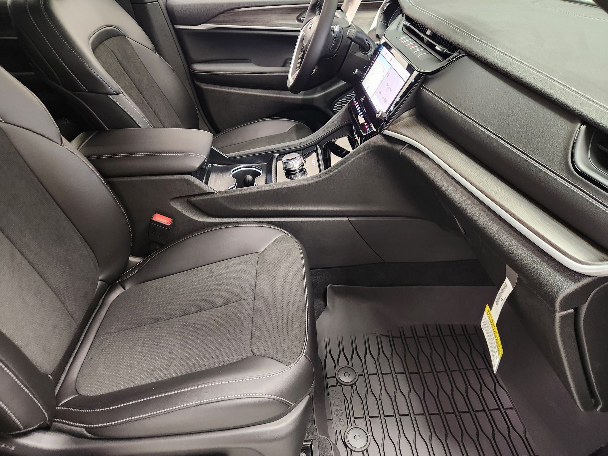 2027 Jeep Grand Cherokee Laredo Altitude