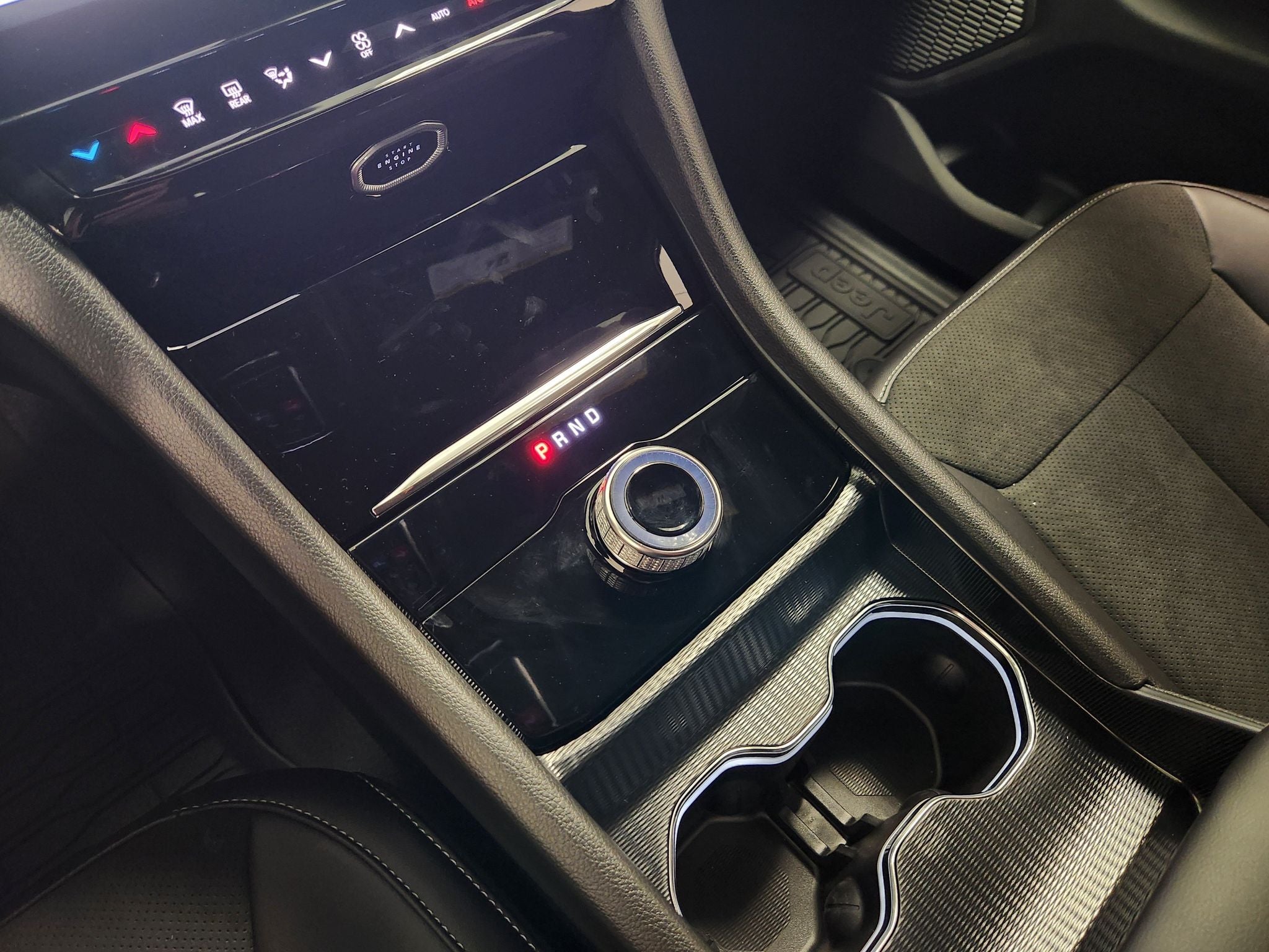 2027 Jeep Grand Cherokee Laredo Altitude