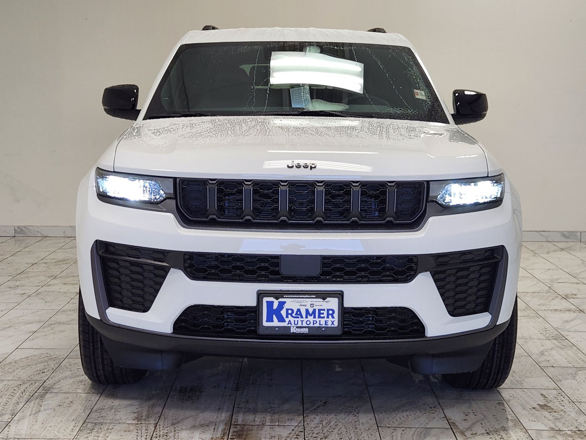 2027 Jeep Grand Cherokee Laredo Altitude