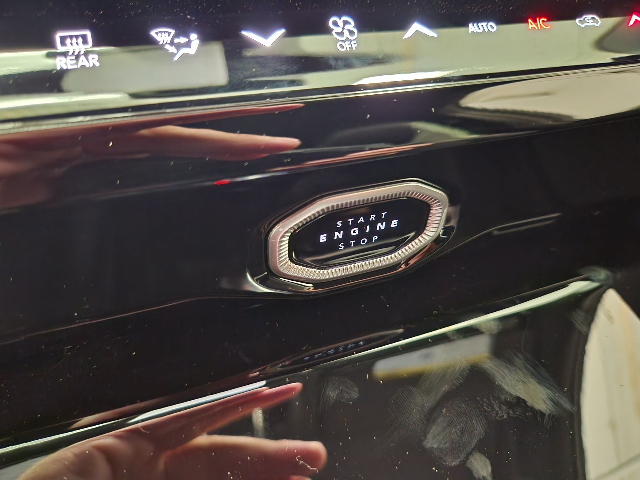 2027 Jeep Grand Cherokee Laredo Altitude