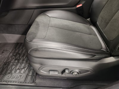 2027 Jeep Grand Cherokee Laredo Altitude