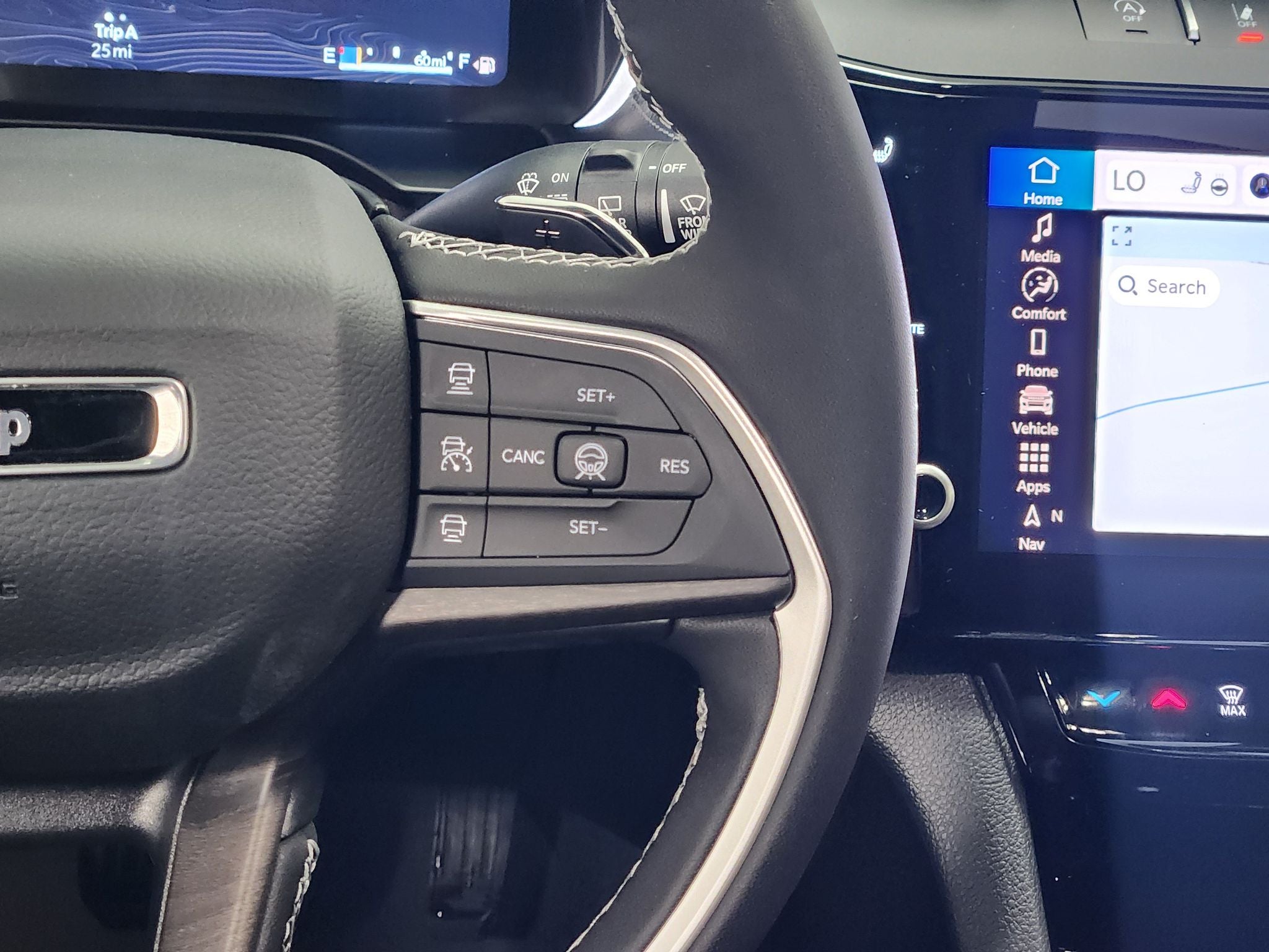 2027 Jeep Grand Cherokee Laredo Altitude