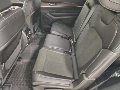 2027 Jeep Grand Cherokee Laredo Altitude
