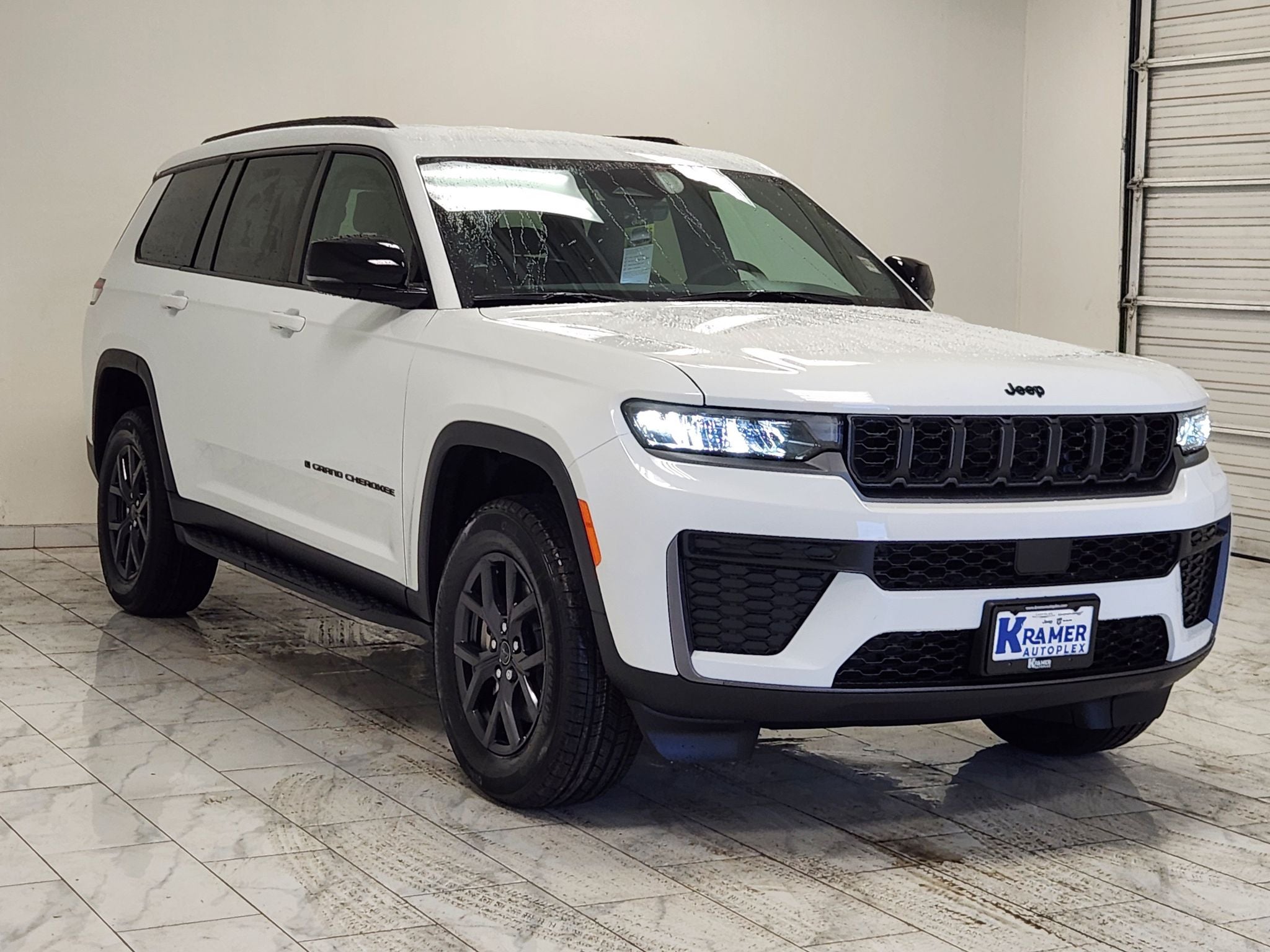 2027 Jeep Grand Cherokee Laredo Altitude