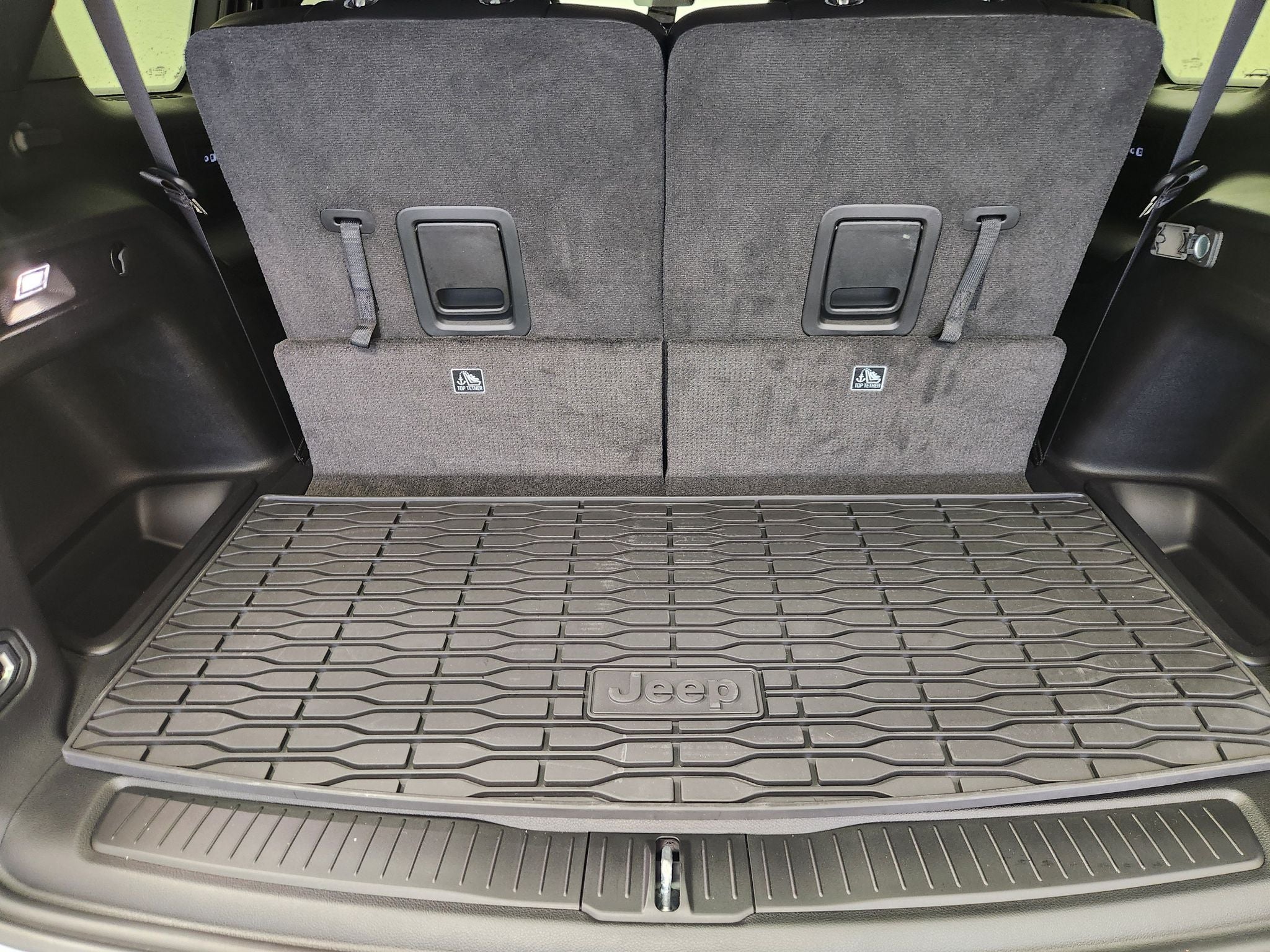 2027 Jeep Grand Cherokee Laredo Altitude