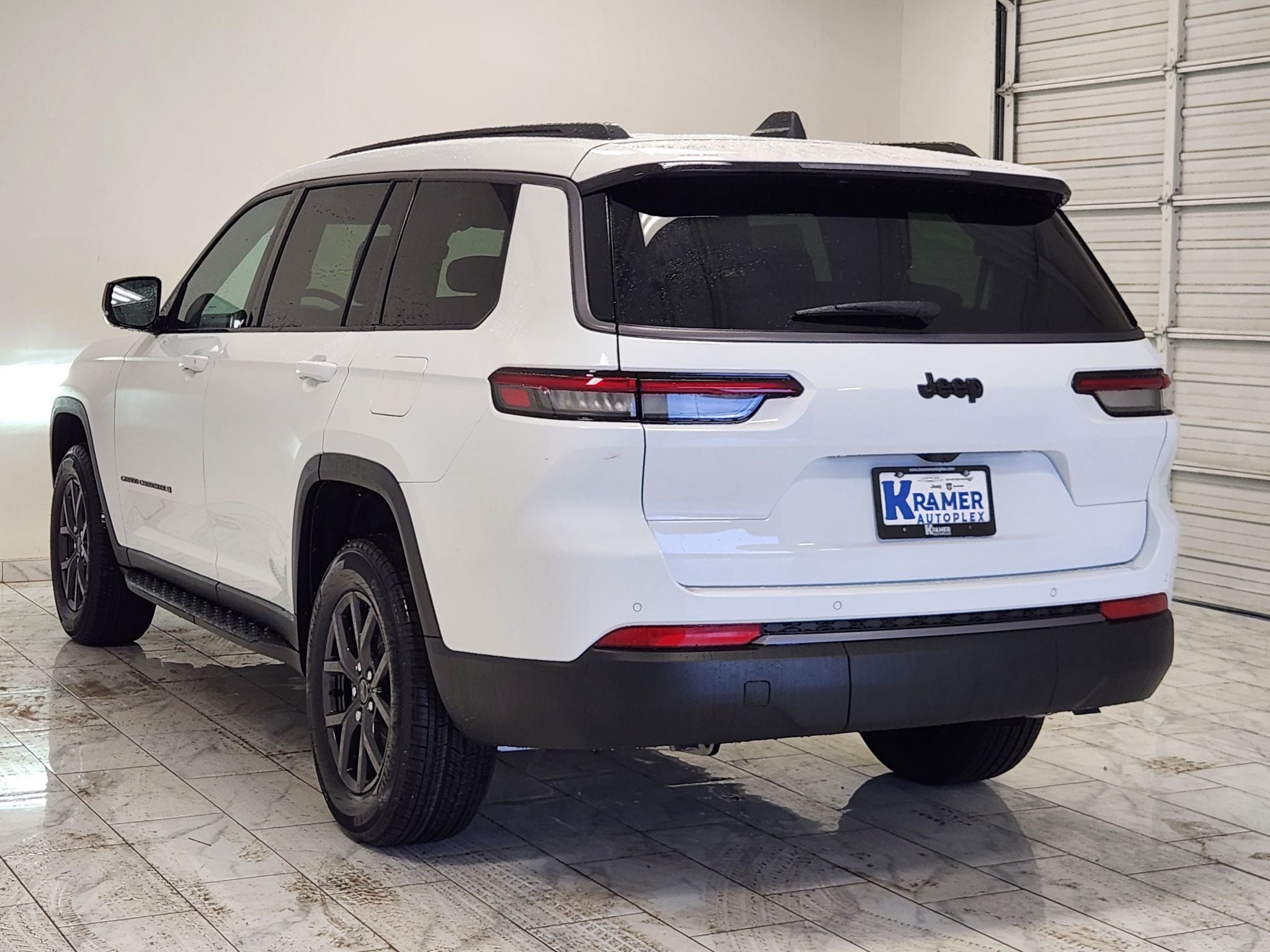 2027 Jeep Grand Cherokee Laredo Altitude