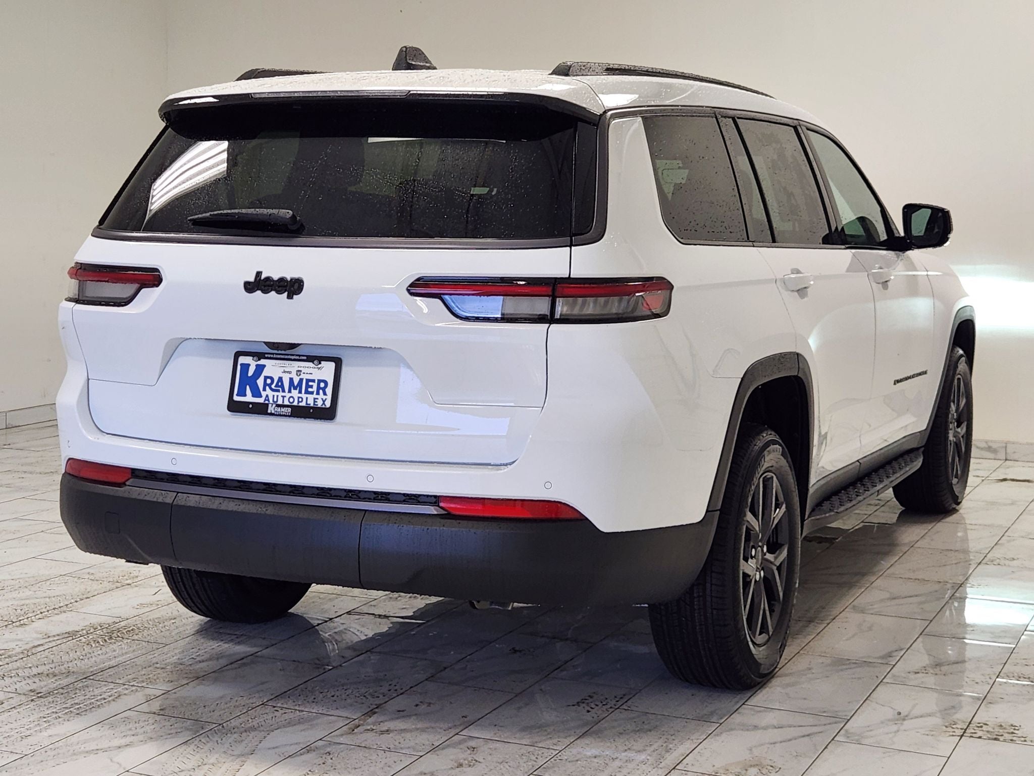 2027 Jeep Grand Cherokee Laredo Altitude