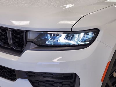 2027 Jeep Grand Cherokee Laredo Altitude