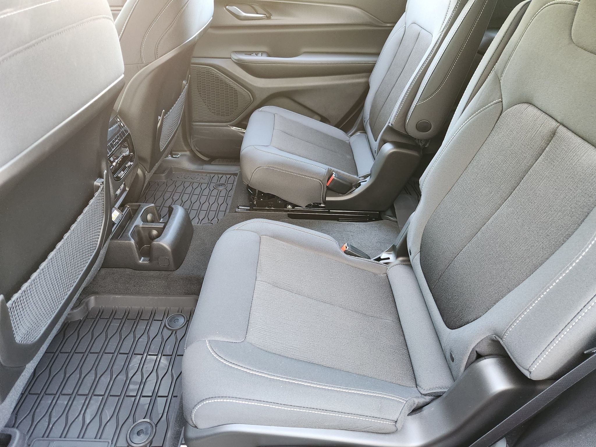 2027 Jeep Grand Cherokee Laredo X