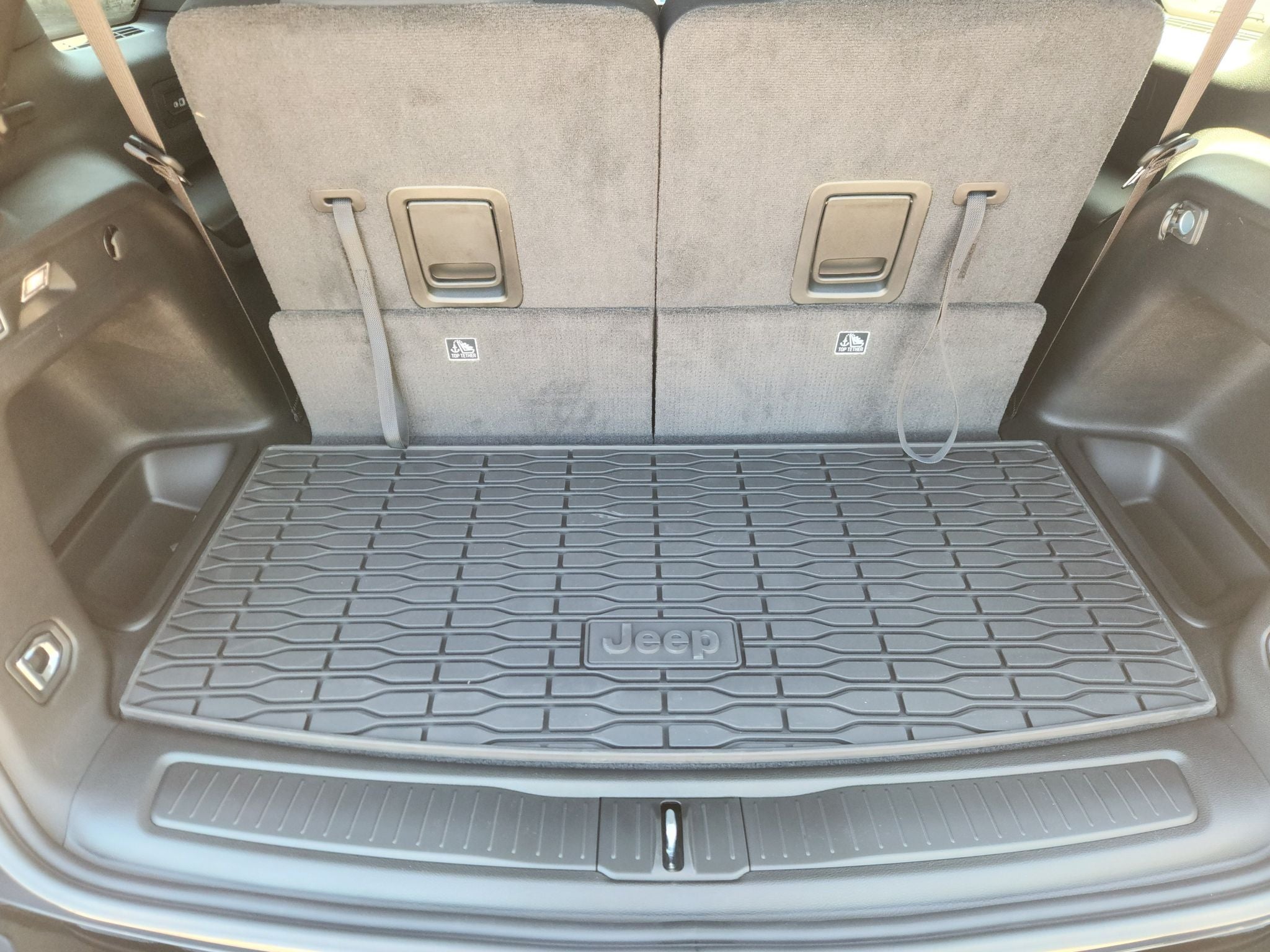 2027 Jeep Grand Cherokee Laredo X