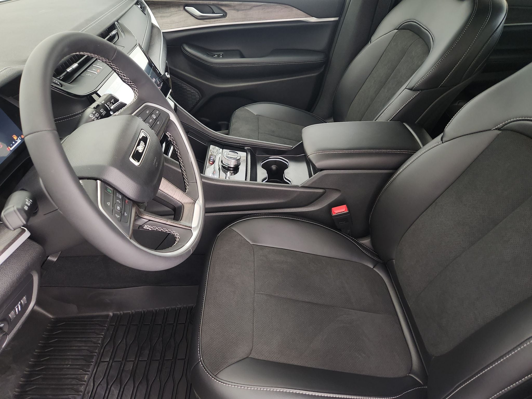 2027 Jeep Grand Cherokee Laredo Altitude