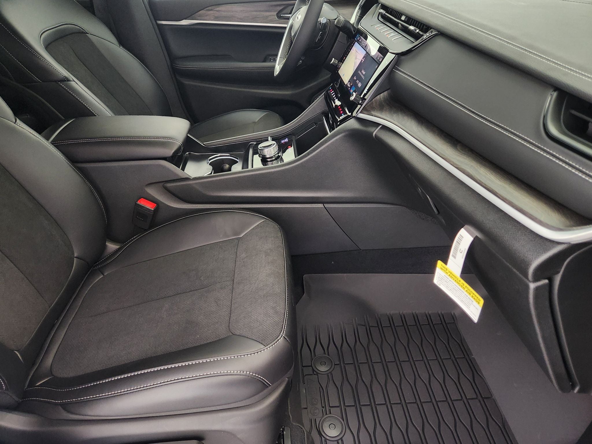 2027 Jeep Grand Cherokee Laredo Altitude