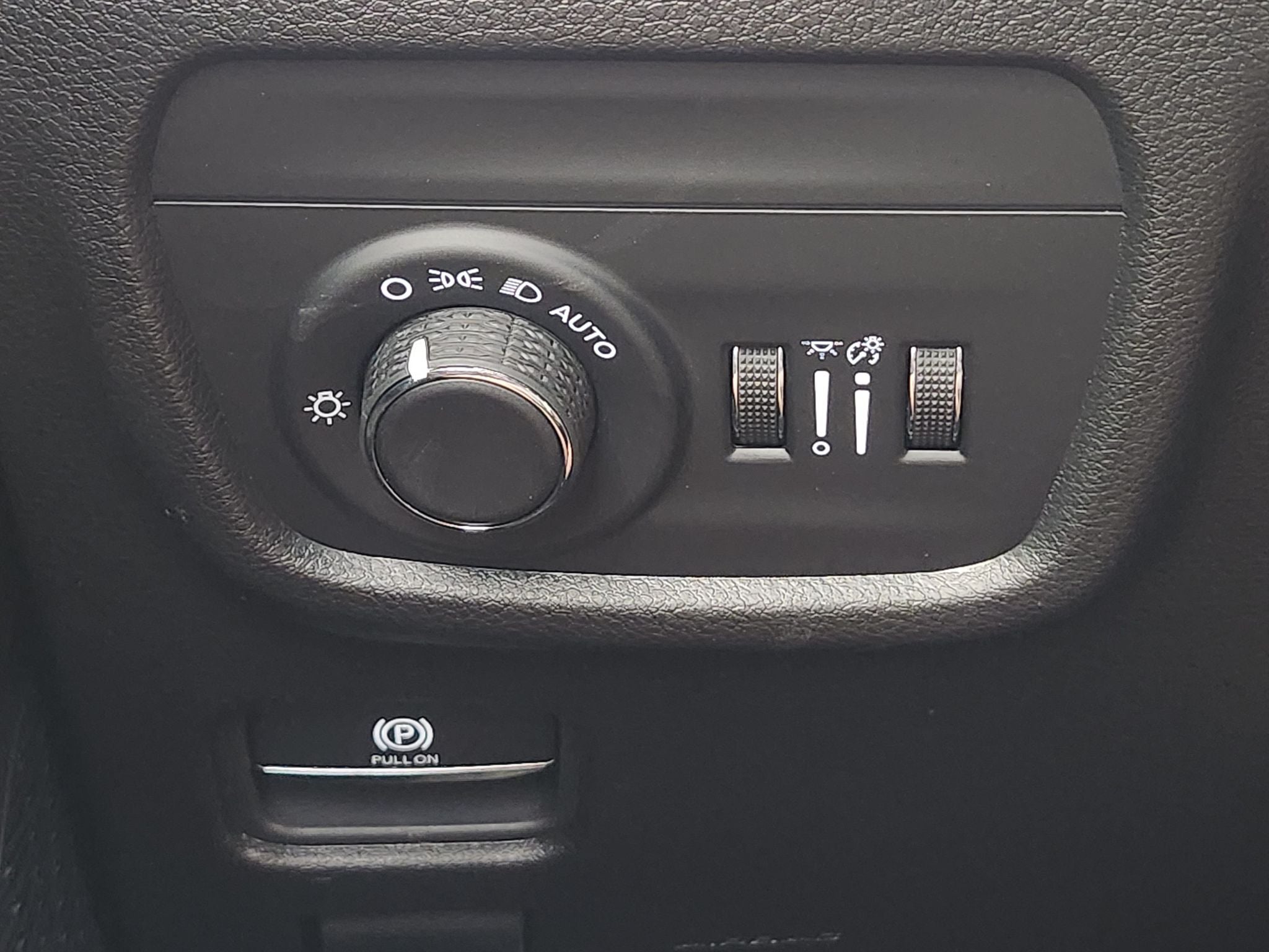 2027 Jeep Grand Cherokee Laredo Altitude