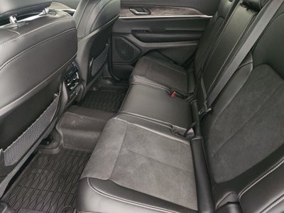 2027 Jeep Grand Cherokee Laredo Altitude