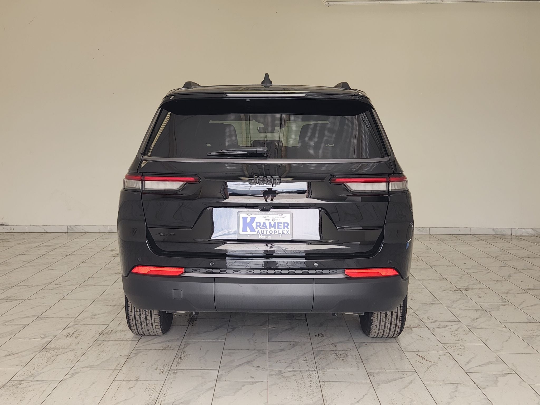 2027 Jeep Grand Cherokee Laredo Altitude