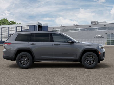 2027 Jeep Grand Cherokee Laredo / Altitude