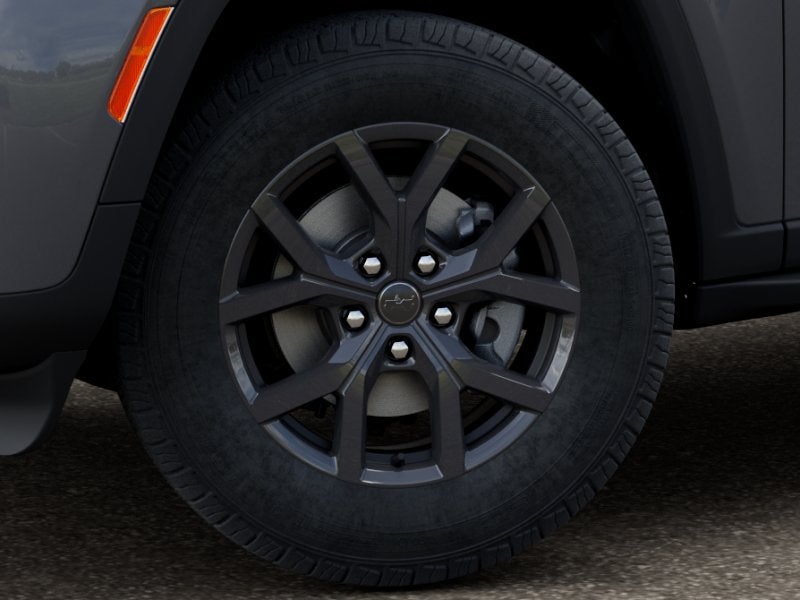 2027 Jeep Grand Cherokee Laredo / Altitude