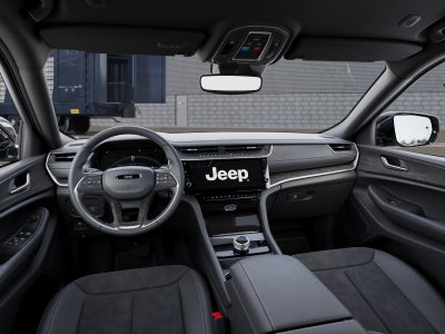 2027 Jeep Grand Cherokee Laredo / Altitude