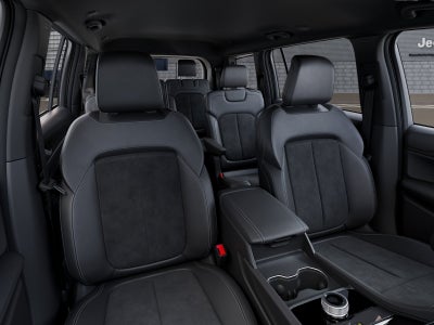 2027 Jeep Grand Cherokee Laredo / Altitude