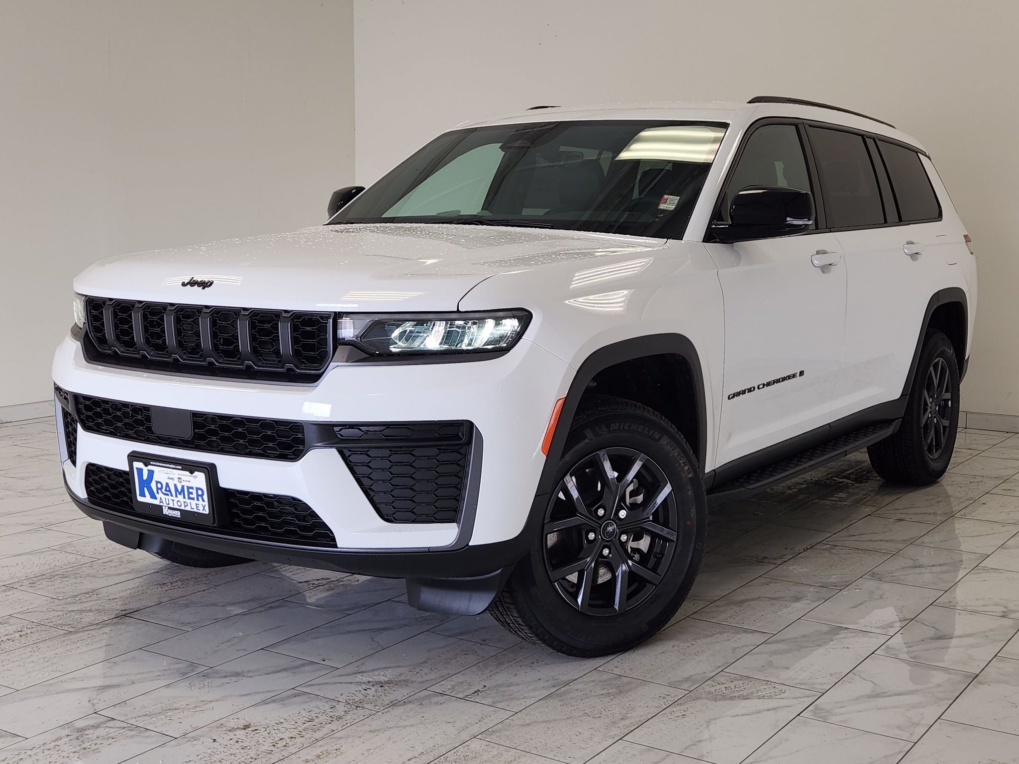 2027 Jeep Grand Cherokee Laredo Altitude