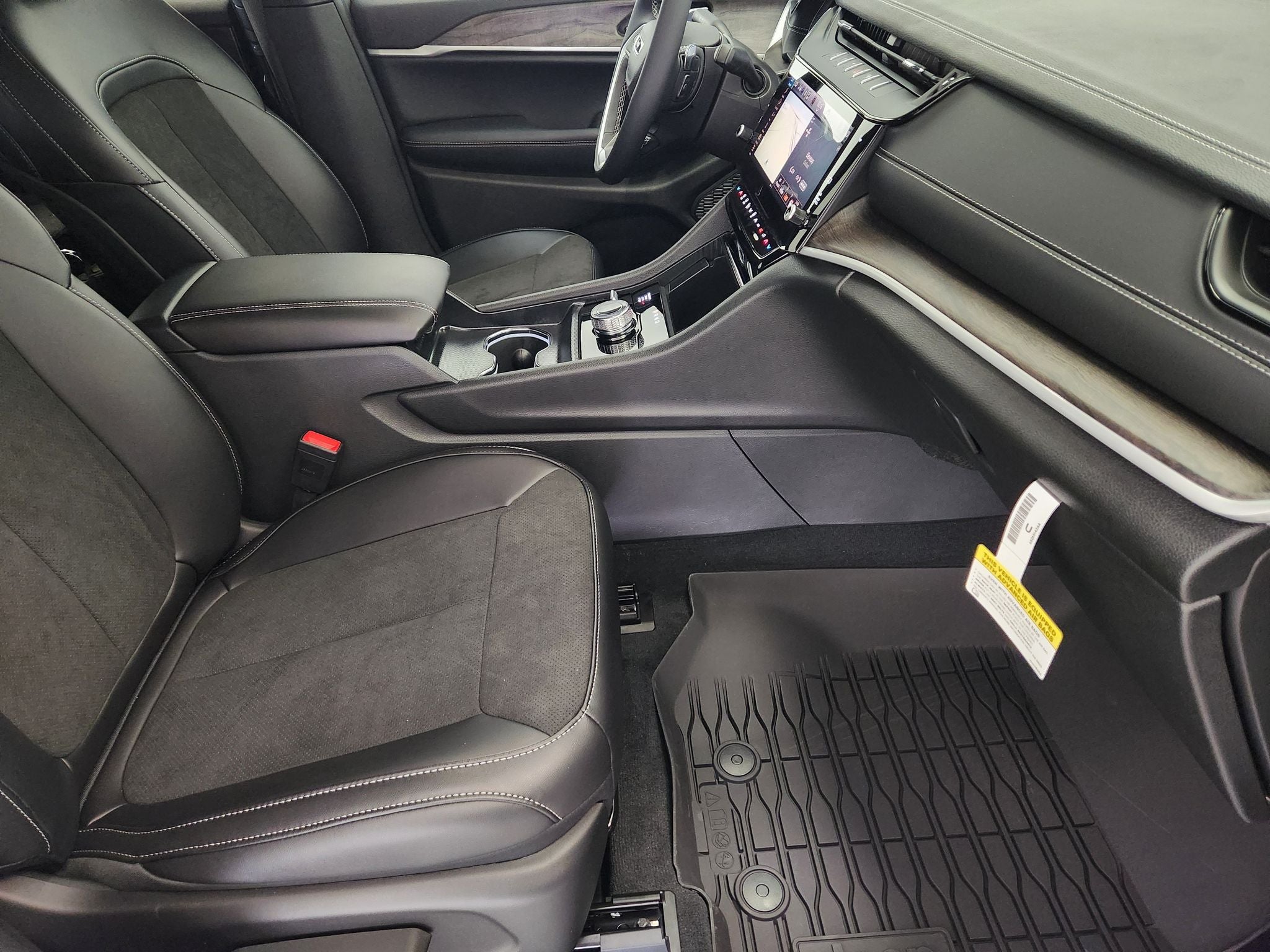 2027 Jeep Grand Cherokee Laredo Altitude