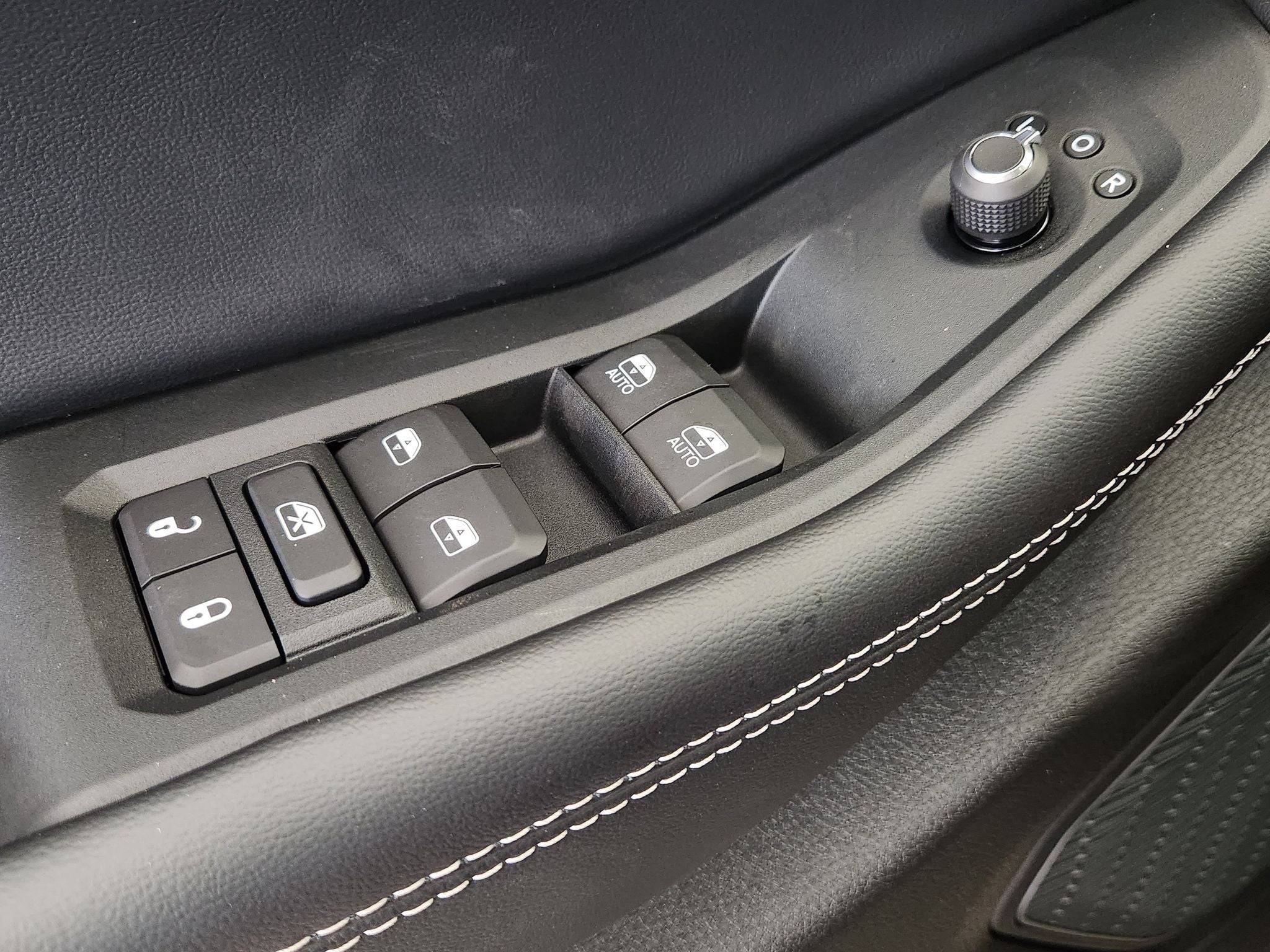 2027 Jeep Grand Cherokee Laredo Altitude