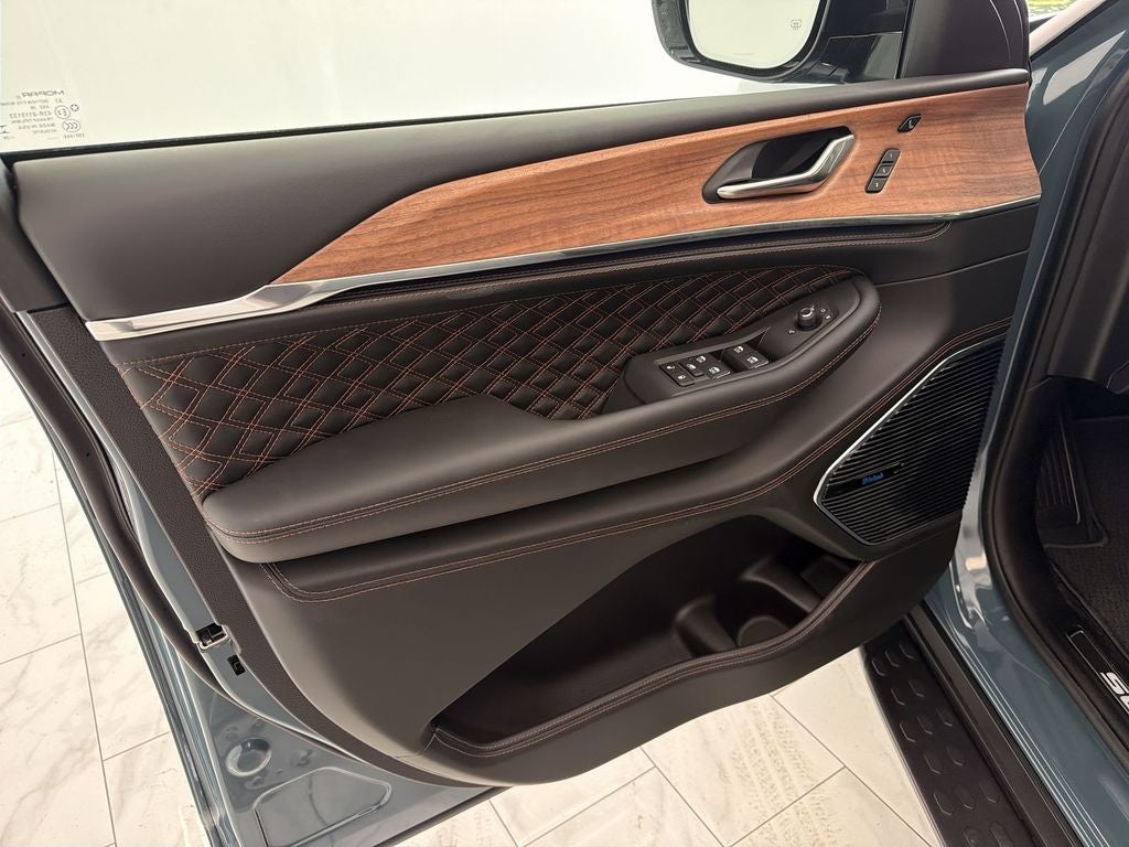 2026 Jeep Grand Cherokee Summit