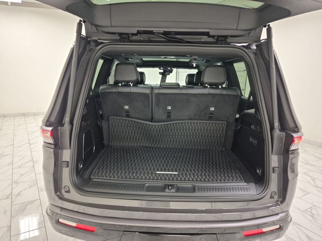 2026 Jeep Grand Wagoneer Base