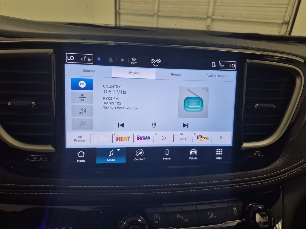 2026 Chrysler Pacifica Select