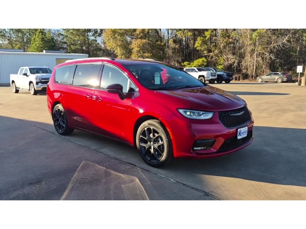 2026 Chrysler Pacifica Select