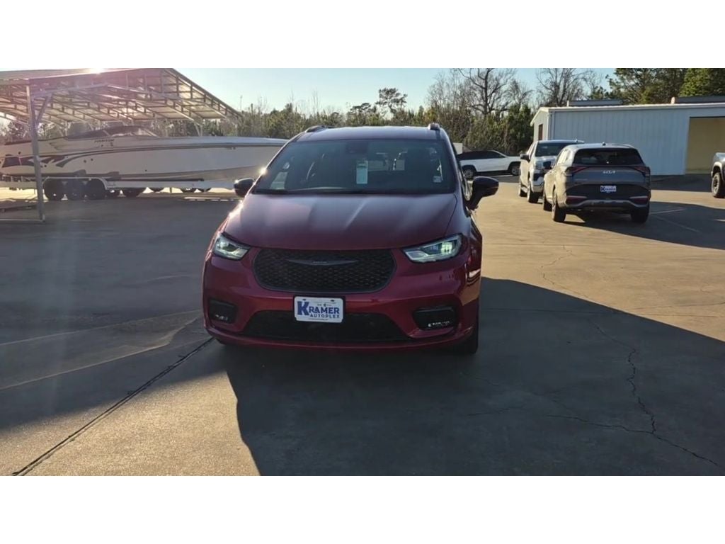 2026 Chrysler Pacifica Select