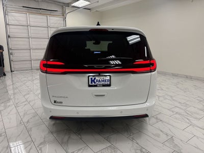 2027 Chrysler Pacifica Select