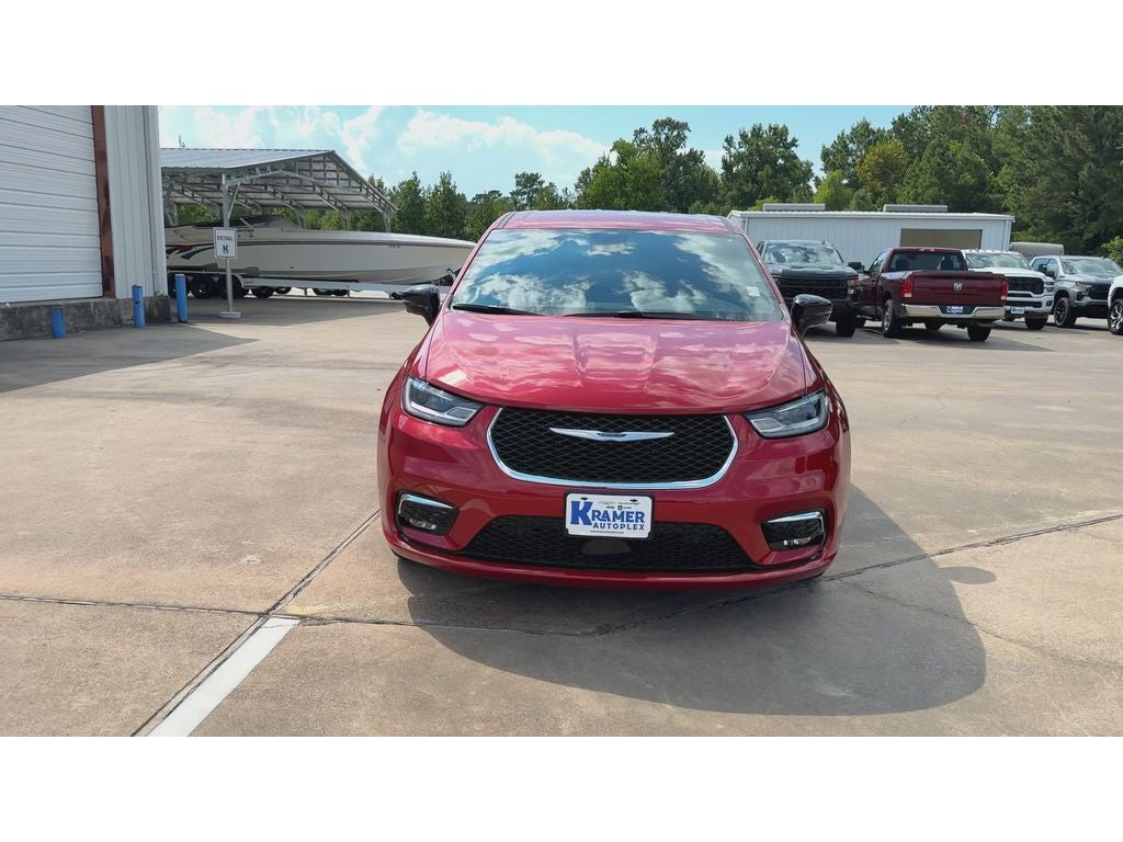 2026 Chrysler Pacifica Select