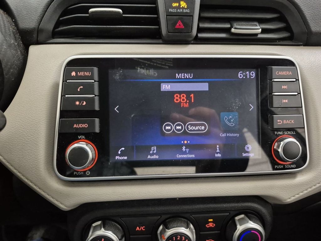 2021 Nissan Versa SV Xtronic CVT