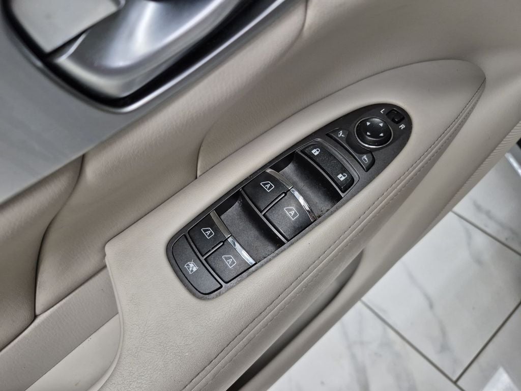 2015 INFINITI Q70L 4DR SDN V8 RWD