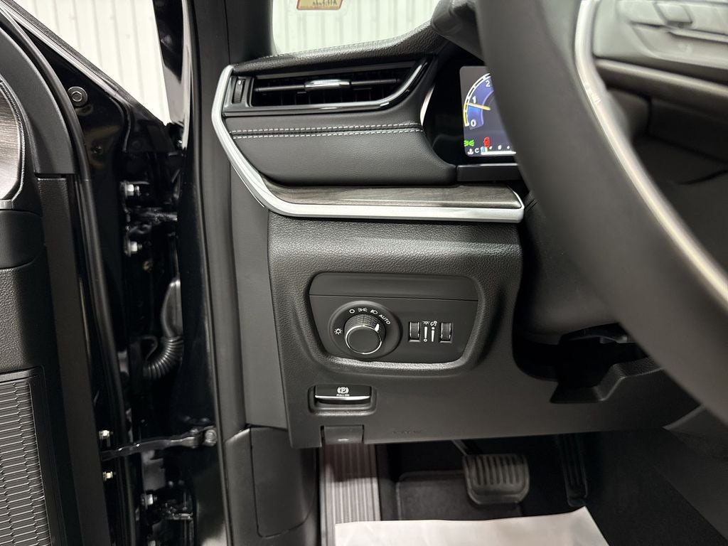 2026 Jeep Grand Cherokee GRAND CHEROKEE LAREDO ALTITUDE 4X2