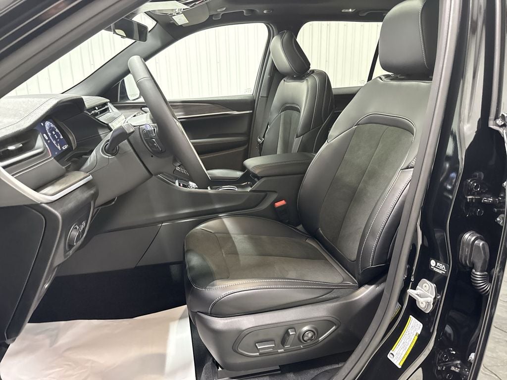 2026 Jeep Grand Cherokee GRAND CHEROKEE LAREDO ALTITUDE 4X2