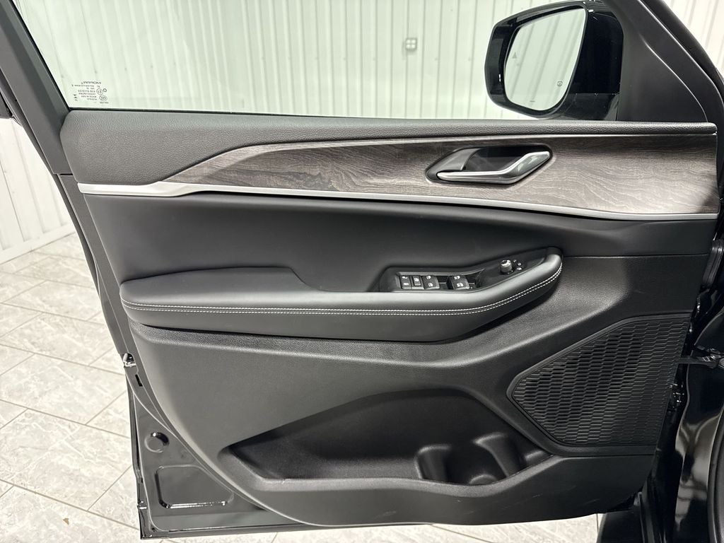 2026 Jeep Grand Cherokee GRAND CHEROKEE LAREDO ALTITUDE 4X2