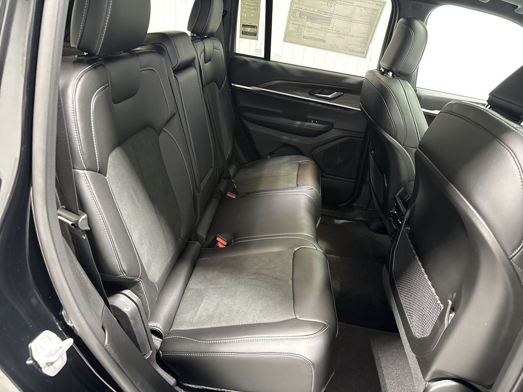 2026 Jeep Grand Cherokee GRAND CHEROKEE LAREDO ALTITUDE 4X2