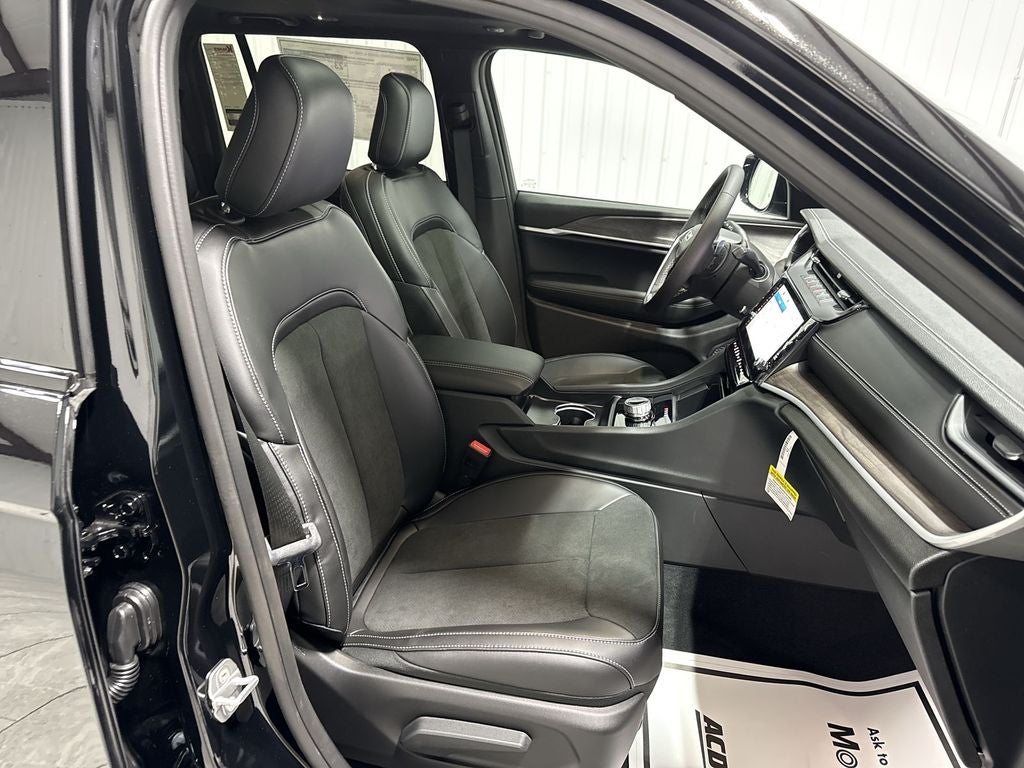 2026 Jeep Grand Cherokee GRAND CHEROKEE LAREDO ALTITUDE 4X2