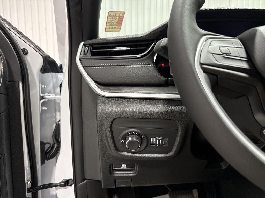 2026 Jeep Grand Cherokee GRAND CHEROKEE LAREDO ALTITUDE 4X2