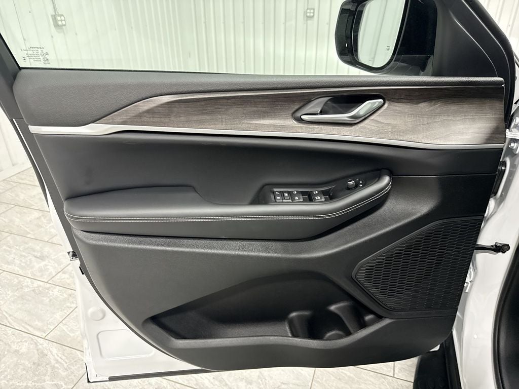 2026 Jeep Grand Cherokee GRAND CHEROKEE LAREDO ALTITUDE 4X2