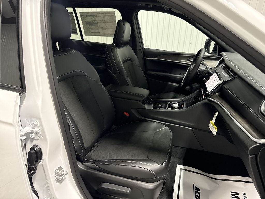 2026 Jeep Grand Cherokee GRAND CHEROKEE LAREDO ALTITUDE 4X2