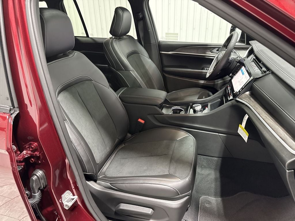 2026 Jeep Grand Cherokee GRAND CHEROKEE LAREDO ALTITUDE 4X2