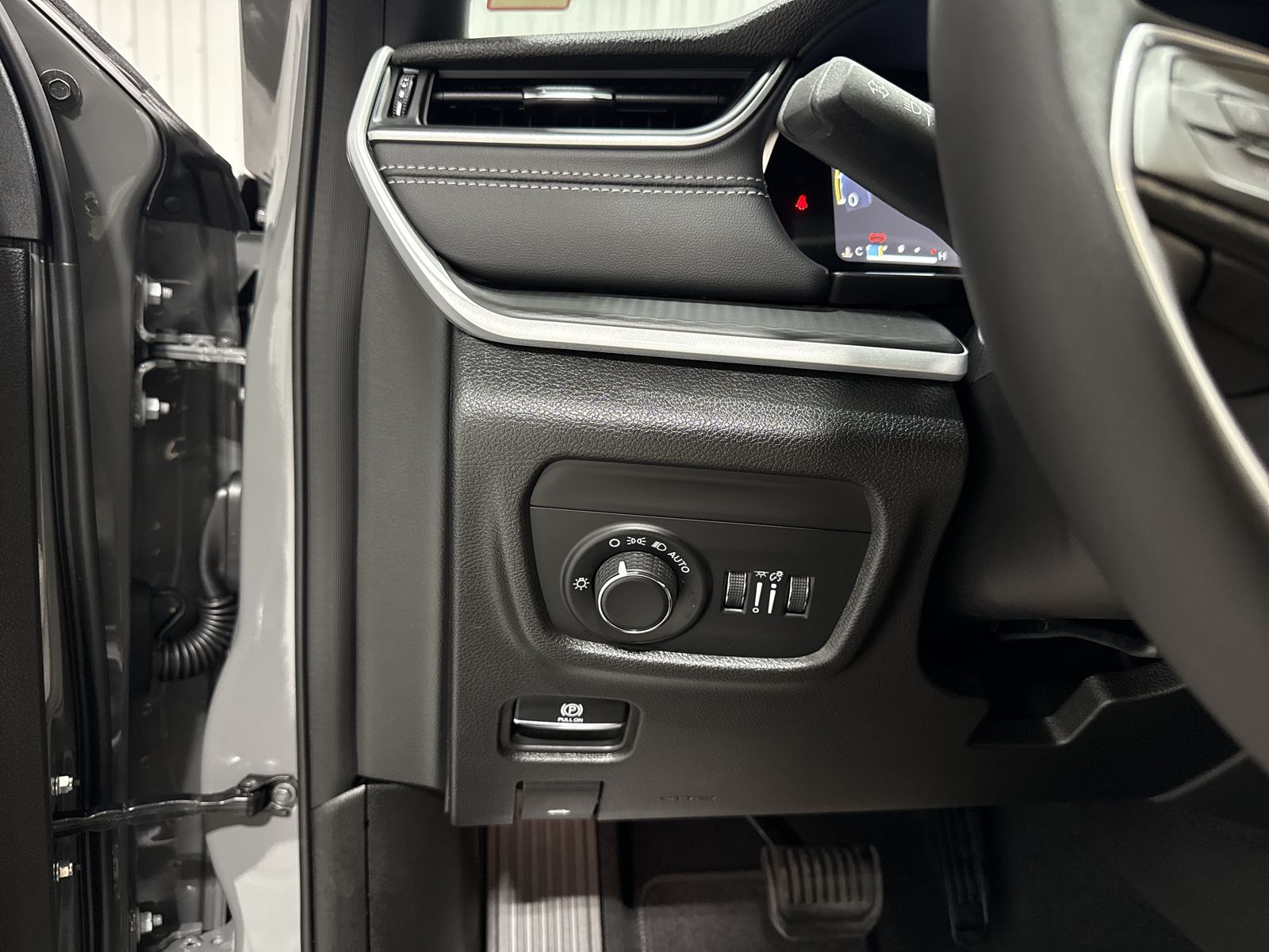2027 Jeep Grand Cherokee Laredo