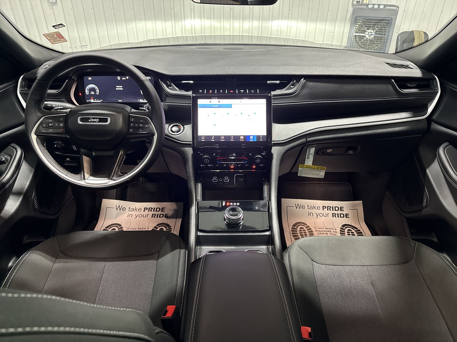 2027 Jeep Grand Cherokee Laredo