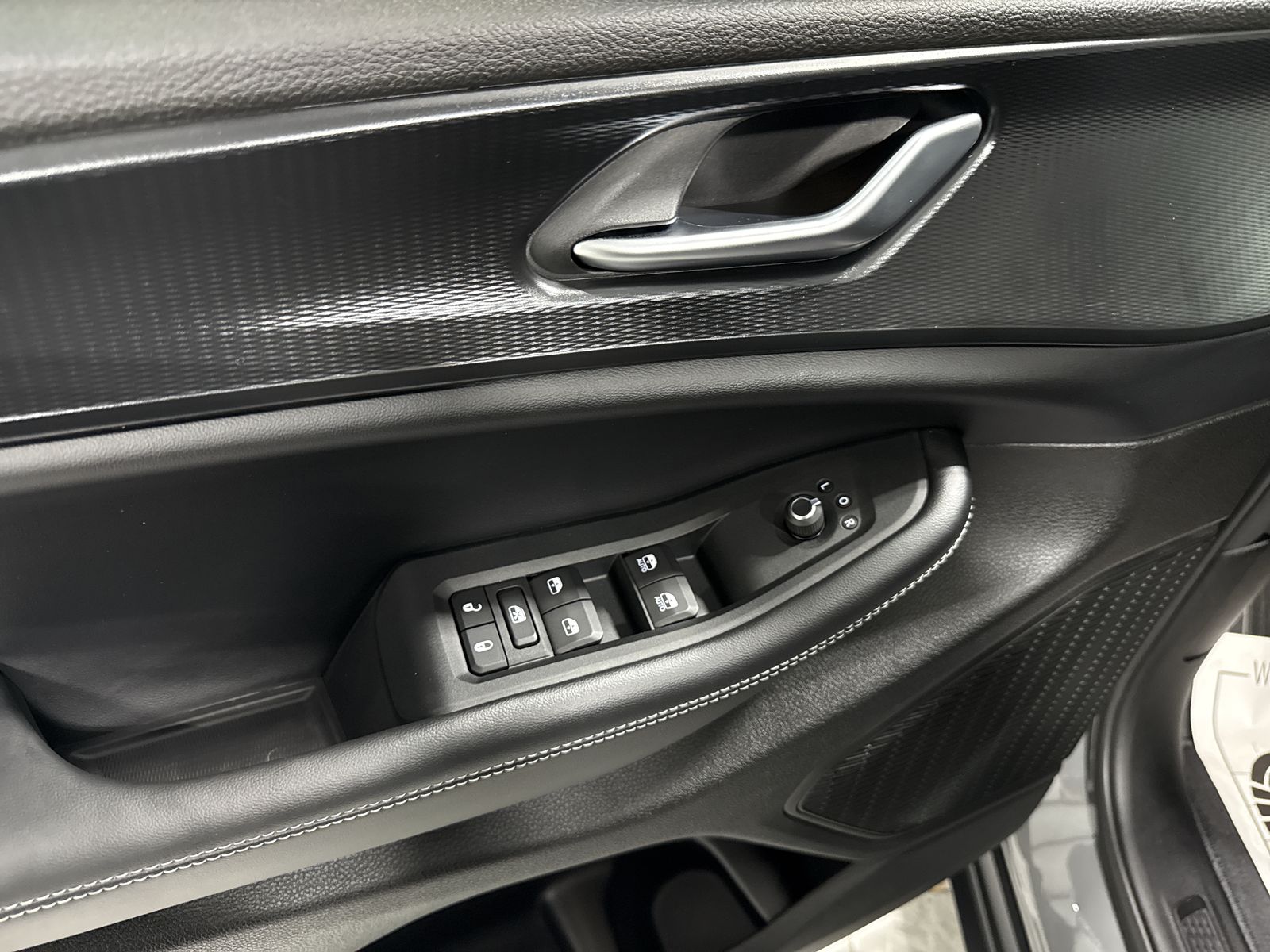 2027 Jeep Grand Cherokee Laredo