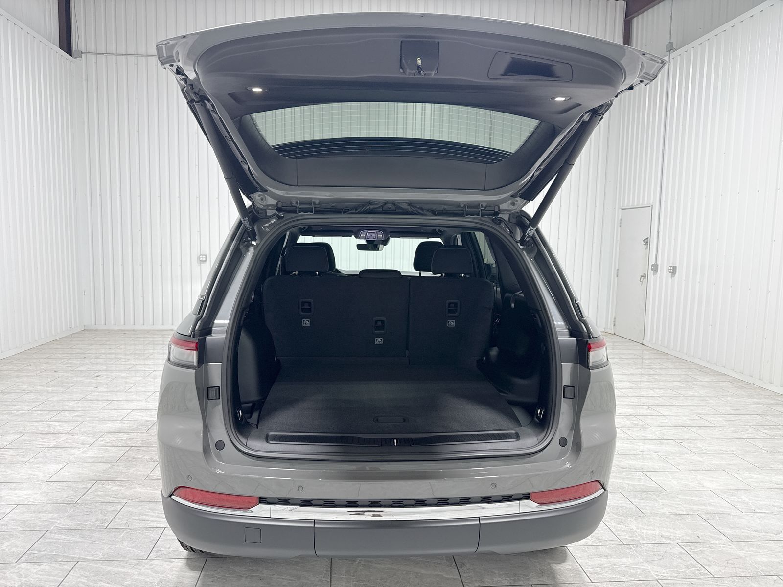 2027 Jeep Grand Cherokee Laredo